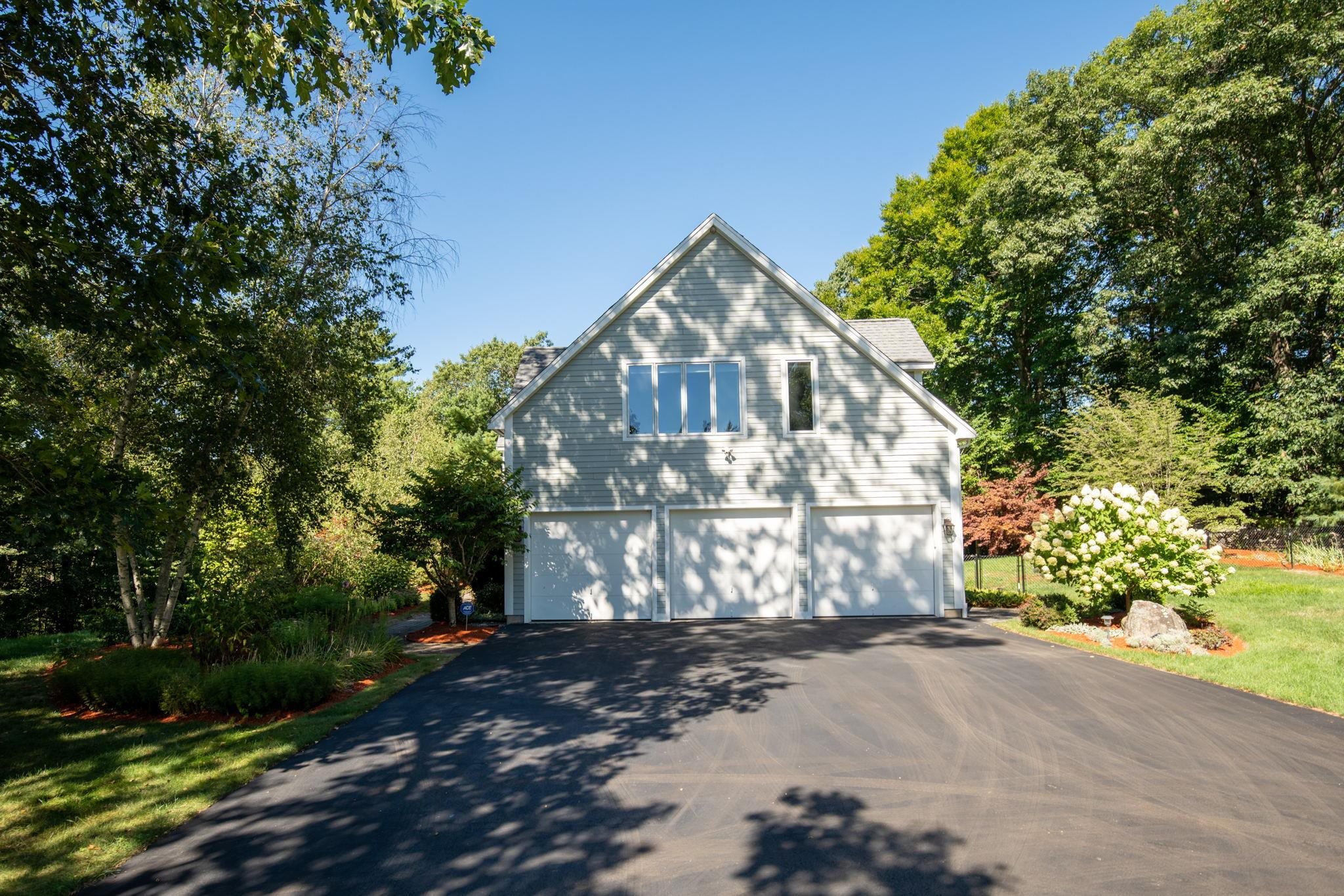 51 Willow Road East Kingston, NH 03827 - Photo 3 of 40