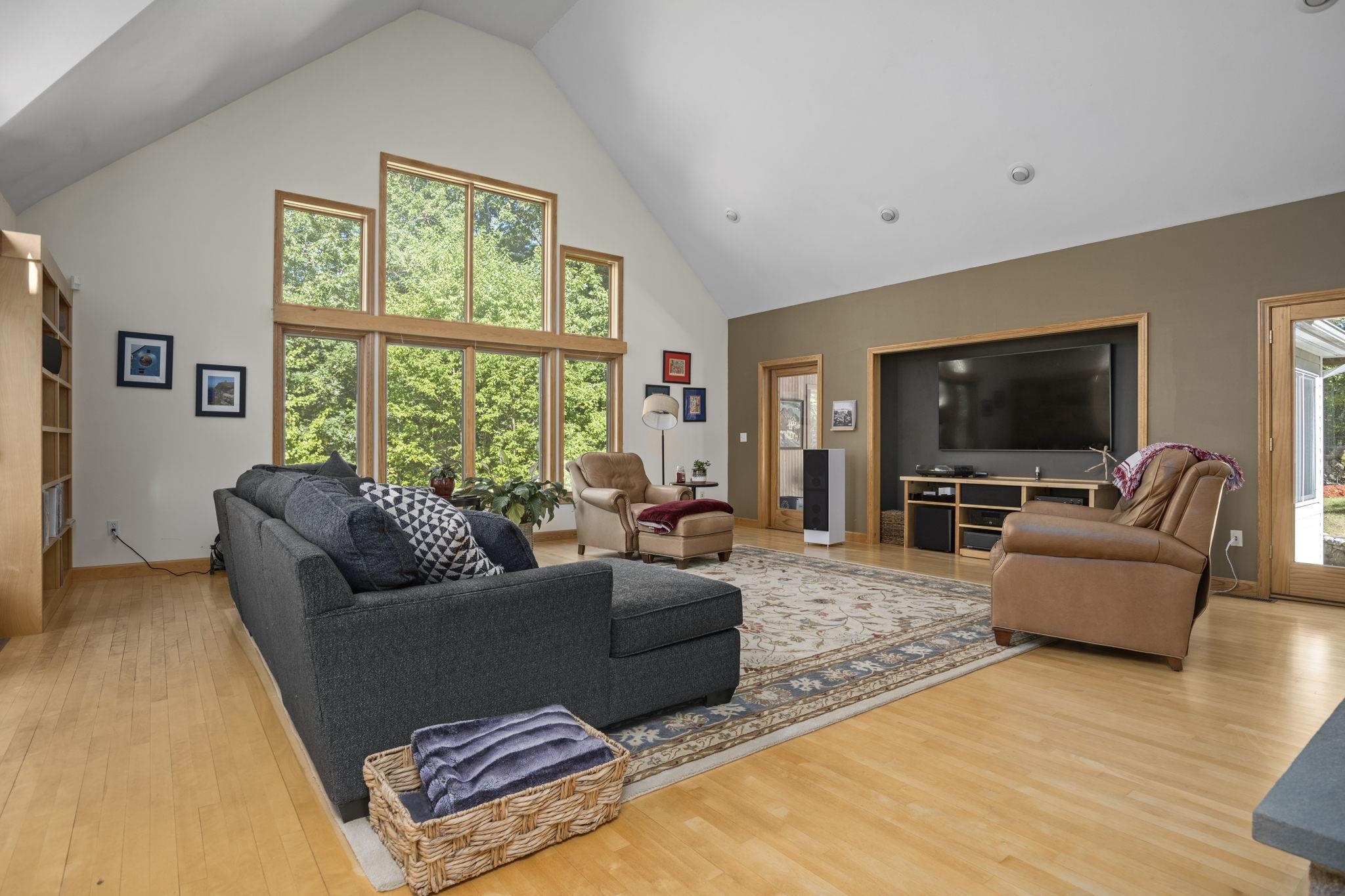 51 Willow Road East Kingston, NH 03827 - Photo 4 of 40