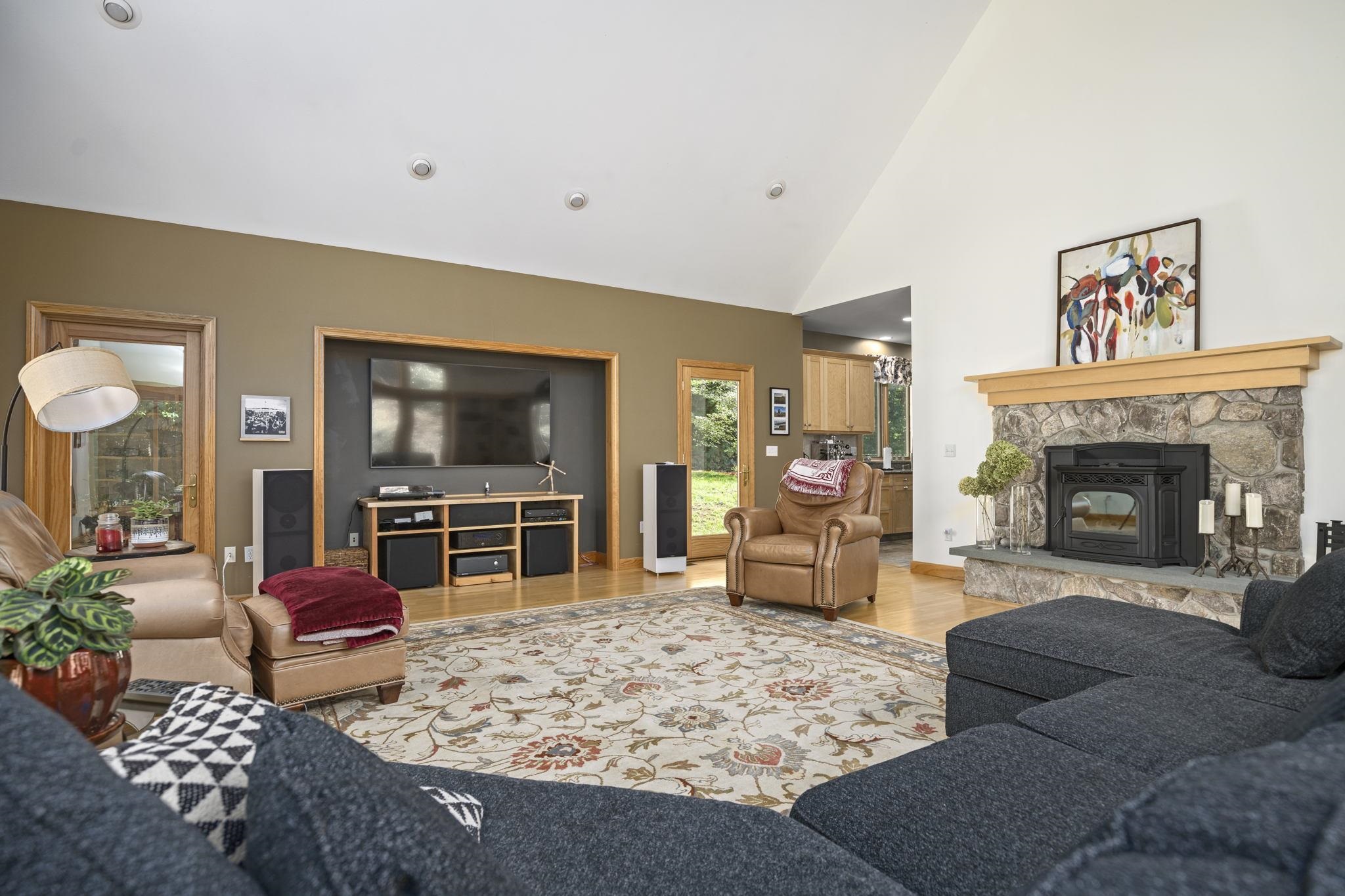 51 Willow Road East Kingston, NH 03827 - Photo 6 of 40