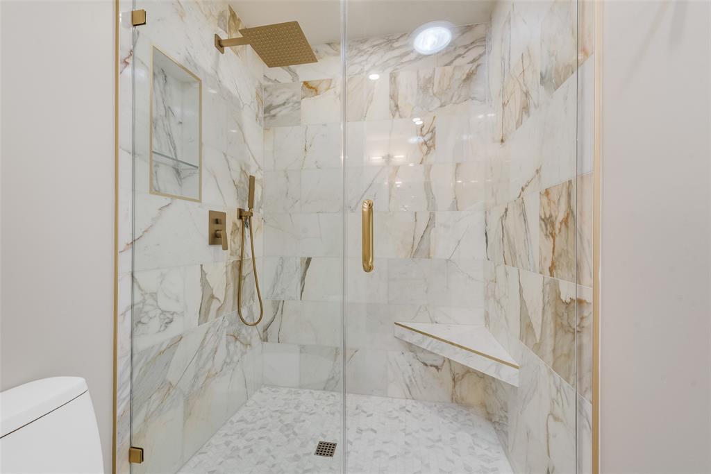 3106 Sharpview Lane Dallas, TX 75228 - Photo 27 of 33 a bathroom with a shower