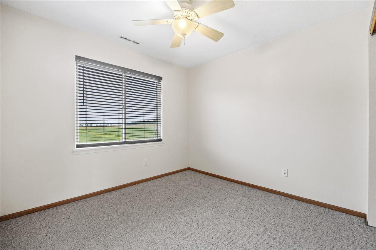 3402 Falcon View Road Southwest Cedar Rapids, IA 52404 - Photo 25 of 38 Gallery Image 25