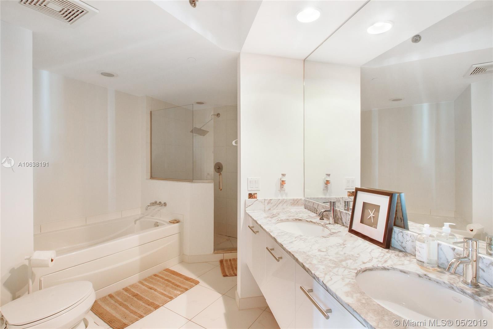 500 Brickell Avenue, Unit 2007 Miami, FL 33131 - Photo 10 of 16