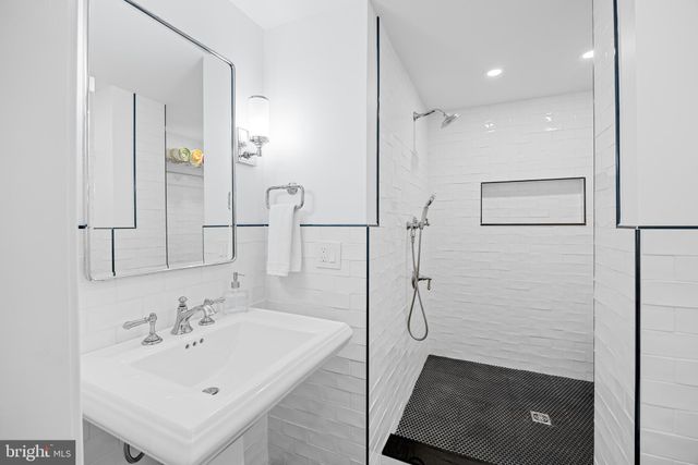 $1,225,000 | 166 Duke Of Gloucester Street, Annapolis, MD 21401