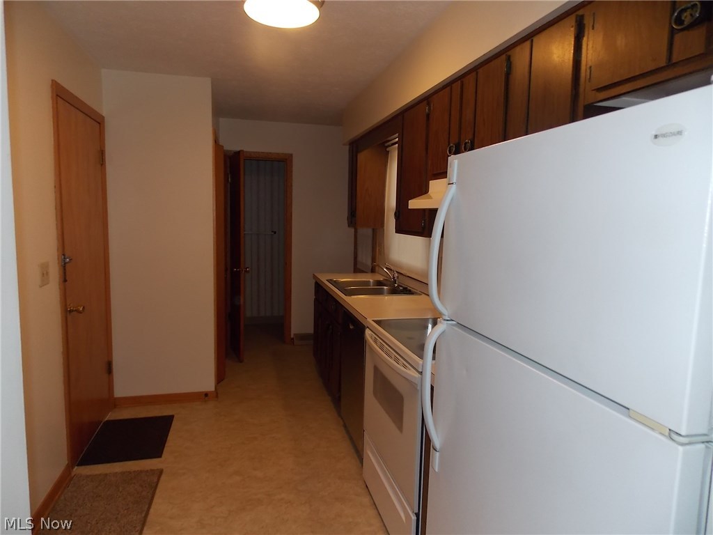 493 Trease Road, Unit 495 Wadsworth, OH 44281 - Photo 3 of 18 Gallery Image 3