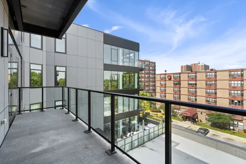 $1,025,000 | 6 North Bishop Street, Unit 406, Chicago, IL 60607