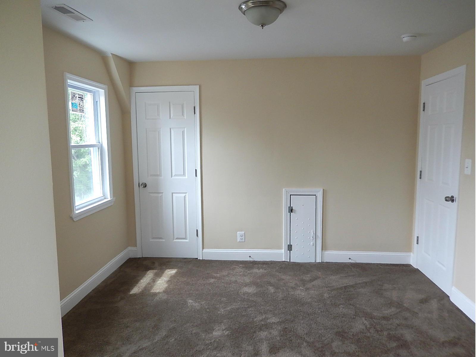 622 Warwick Road Baltimore, MD 21229 - Photo 11 of 29 an empty room with windows