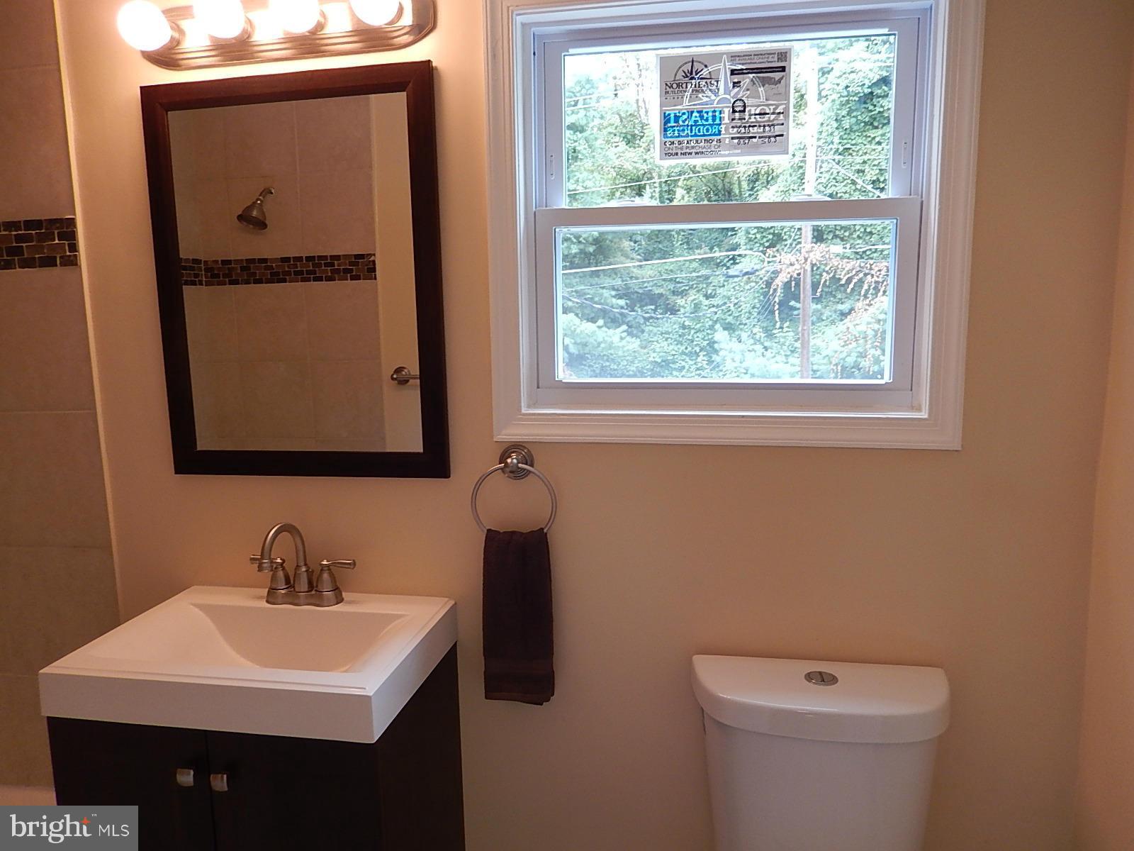 622 Warwick Road Baltimore, MD 21229 - Photo 13 of 29 a bathroom with a toilet a sink and mirror