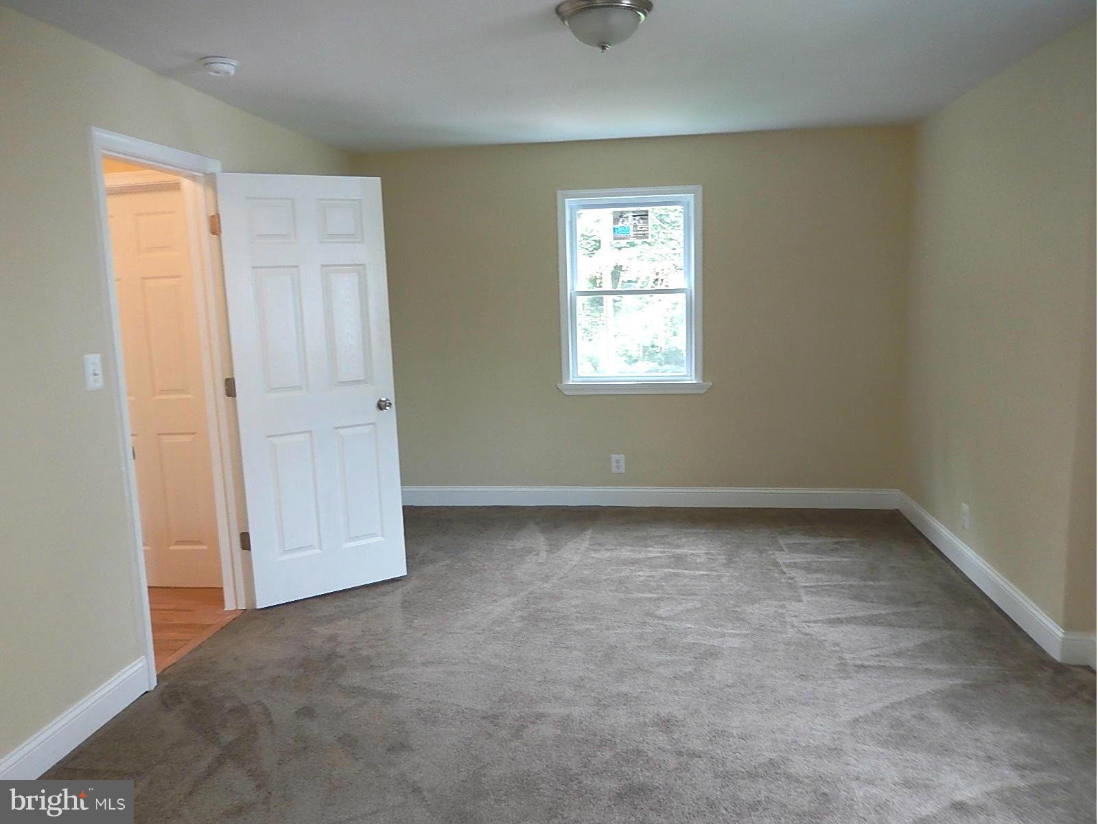 622 Warwick Road Baltimore, MD 21229 - Photo 14 of 29 an empty room with a window