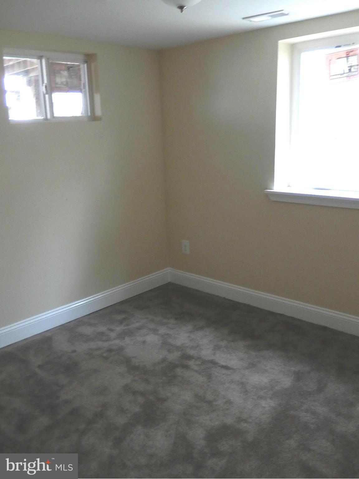 622 Warwick Road Baltimore, MD 21229 - Photo 17 of 29 an empty room with a window