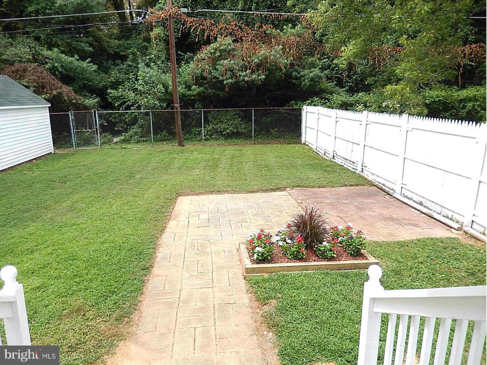 622 Warwick Road Baltimore, MD 21229 - Photo 5 of 29 a view of a backyard with a garden