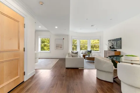 $1,795,000 | 1471 Beacon Street, Unit 7, Brookline, MA 02446