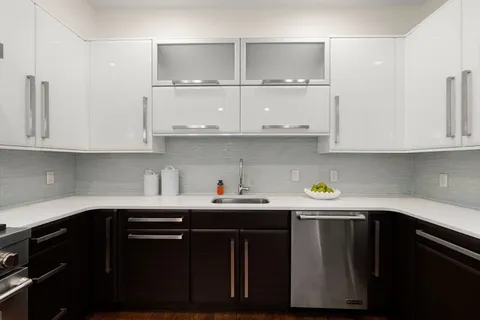 $1,795,000 | 1471 Beacon Street, Unit 7, Brookline, MA 02446