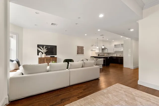 $1,795,000 | 1471 Beacon Street, Unit 7, Brookline, MA 02446