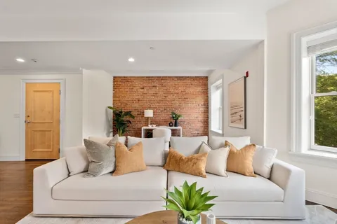 $1,795,000 | 1471 Beacon Street, Unit 7, Brookline, MA 02446