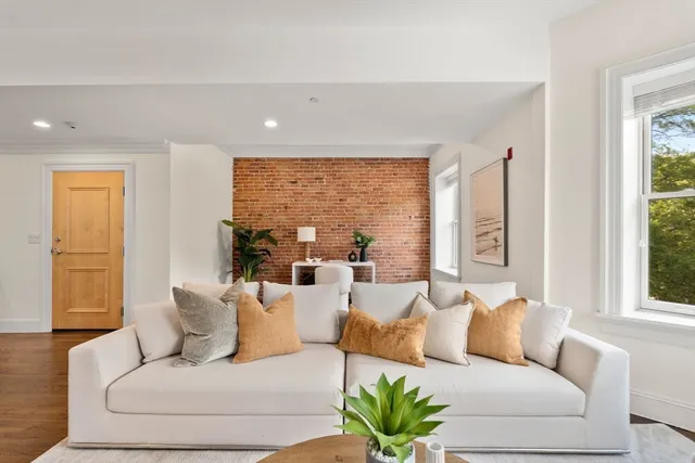 $1,795,000 | 1471 Beacon Street, Unit 7, Brookline, MA 02446