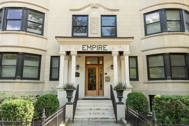 $1,795,000 | 1471 Beacon Street, Unit 7, Brookline, MA 02446