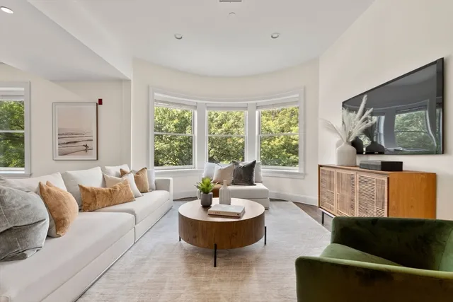 $1,795,000 | 1471 Beacon Street, Unit 7, Brookline, MA 02446