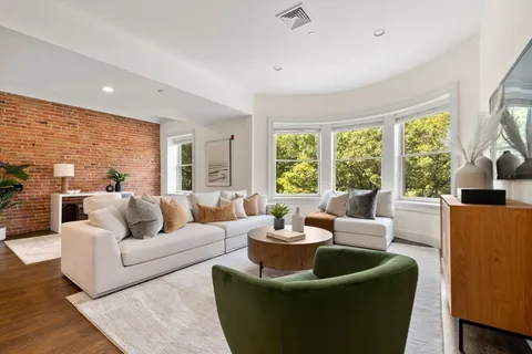 $1,795,000 | 1471 Beacon Street, Unit 7, Brookline, MA 02446