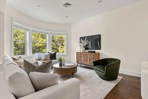 $1,795,000 | 1471 Beacon Street, Unit 7, Brookline, MA 02446