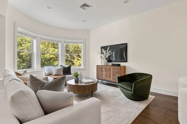 $1,795,000 | 1471 Beacon Street, Unit 7, Brookline, MA 02446