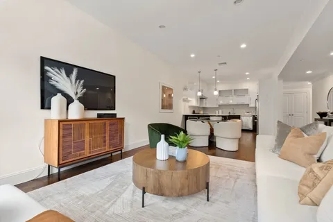 $1,795,000 | 1471 Beacon Street, Unit 7, Brookline, MA 02446