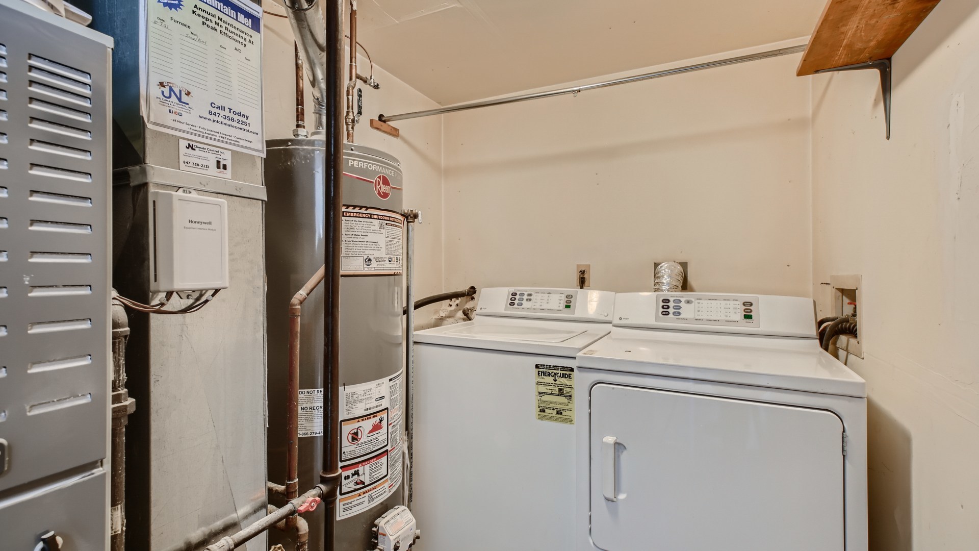 17 Windgate Court Streamwood, IL 60107 - Photo 24 of 28 a utility room with dryer and washer