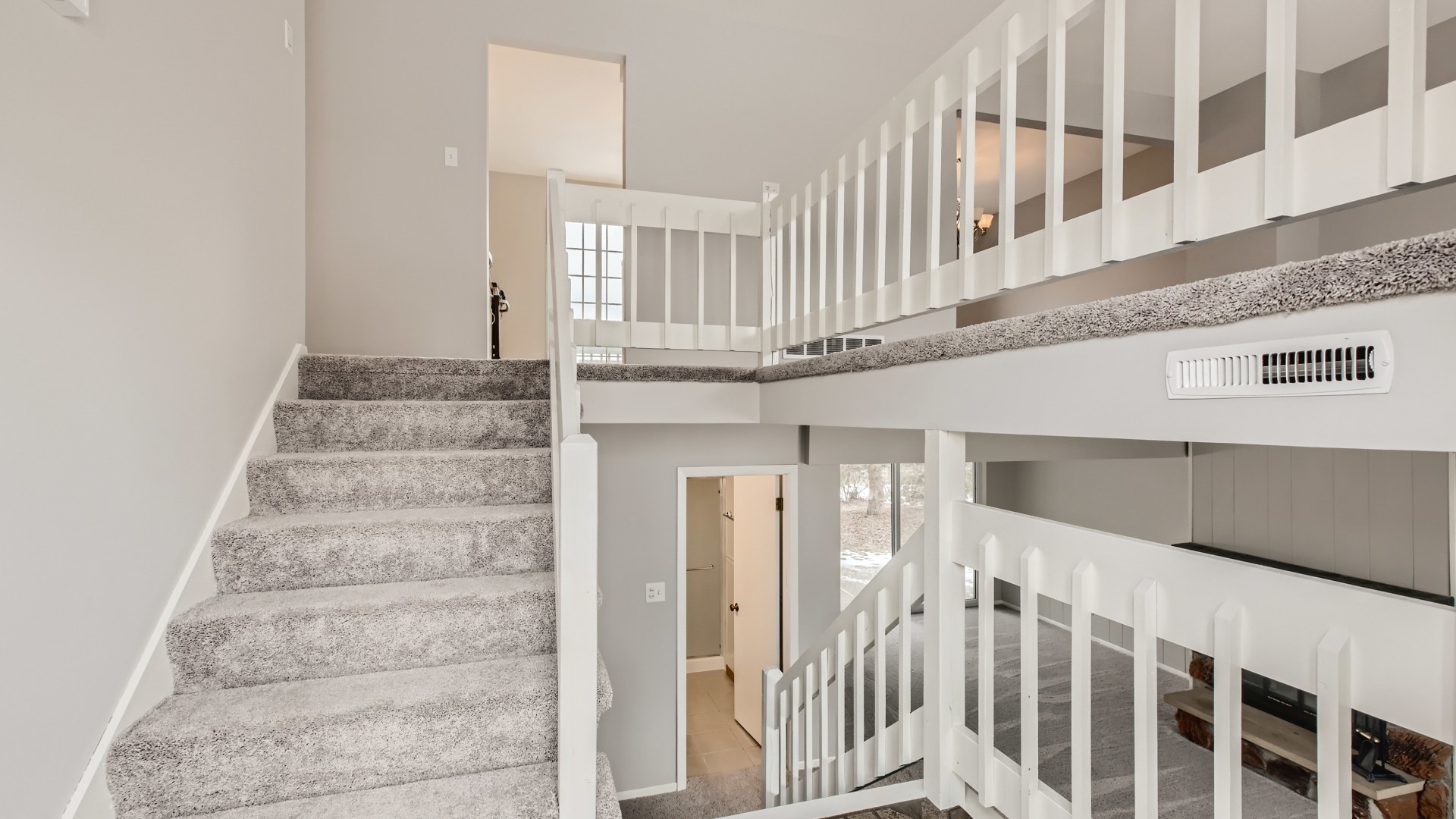 17 Windgate Court Streamwood, IL 60107 - Photo 4 of 28 a view of entryway with an front door