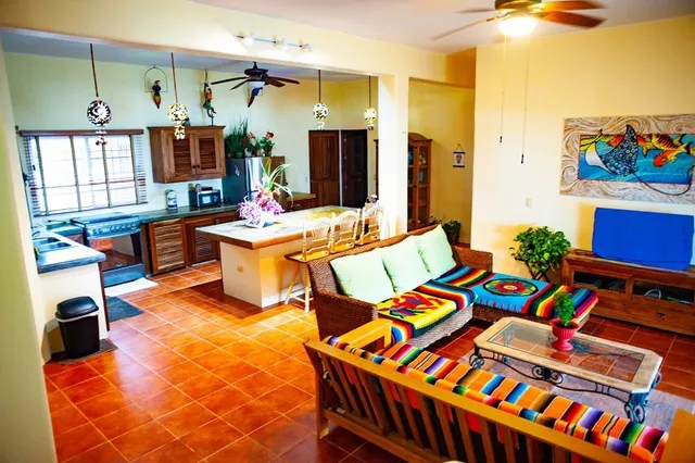 $399,995 | 64 La Carretera Mahahual-uvero Dickinson Tx 77539, Dickinson, TX 77539