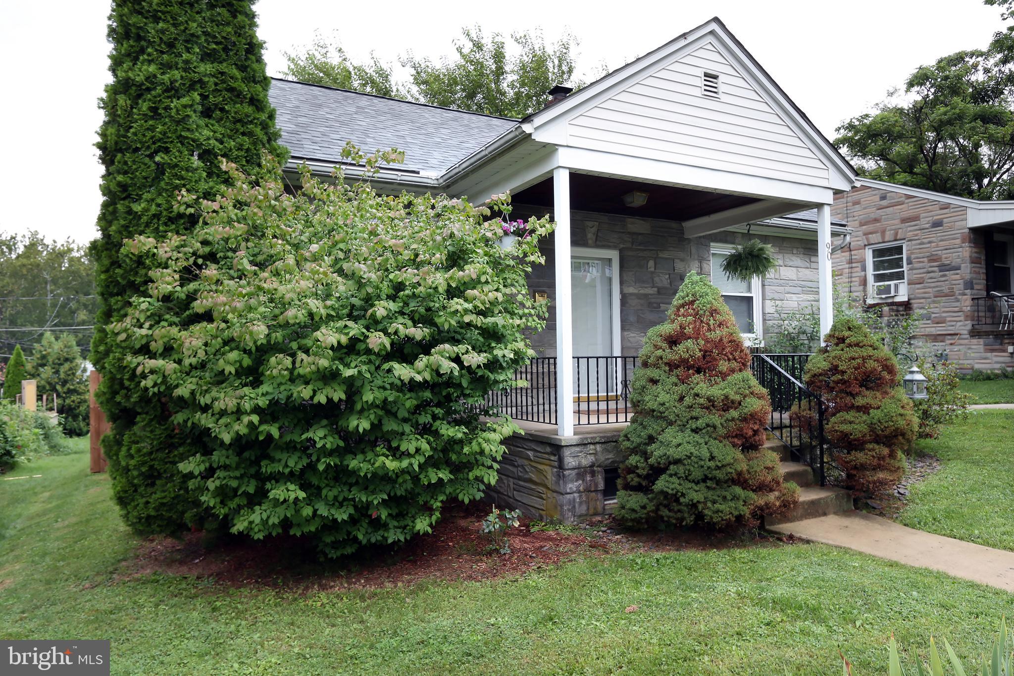 90 Elwyn Avenue Sinking Spring, PA 19608 - Photo 3 of 39 Front of home