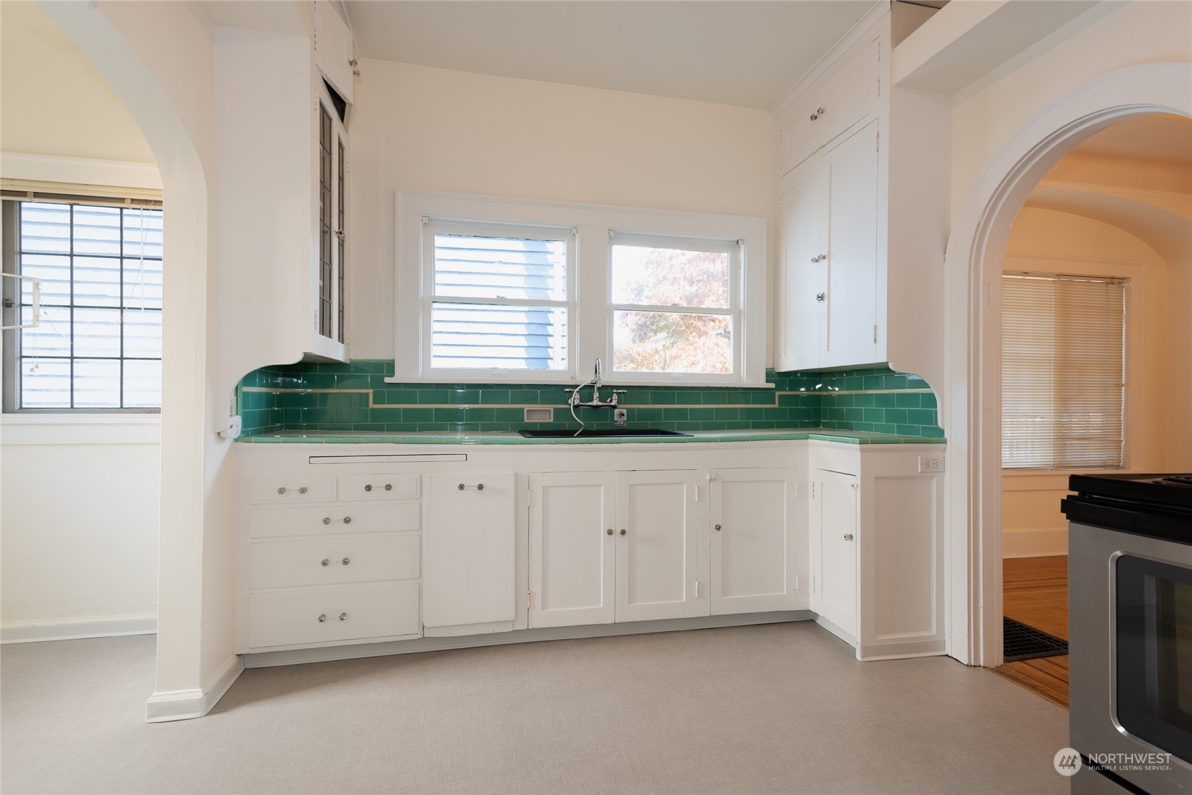 1712 North 40th Street Seattle, WA 98103 - Photo 11 of 36 Gallery Image 11