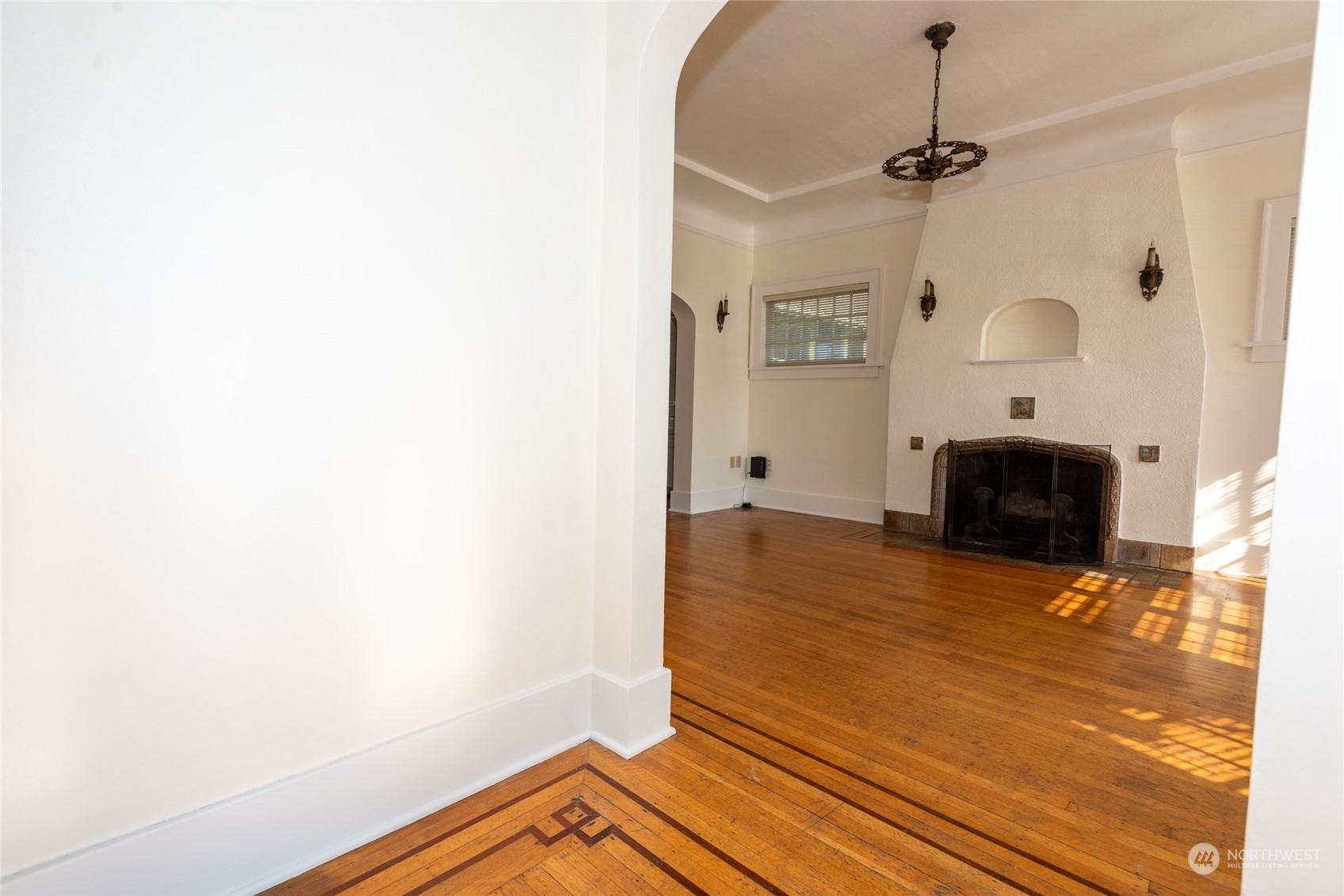 1712 North 40th Street Seattle, WA 98103 - Photo 2 of 36 Gallery Image 2
