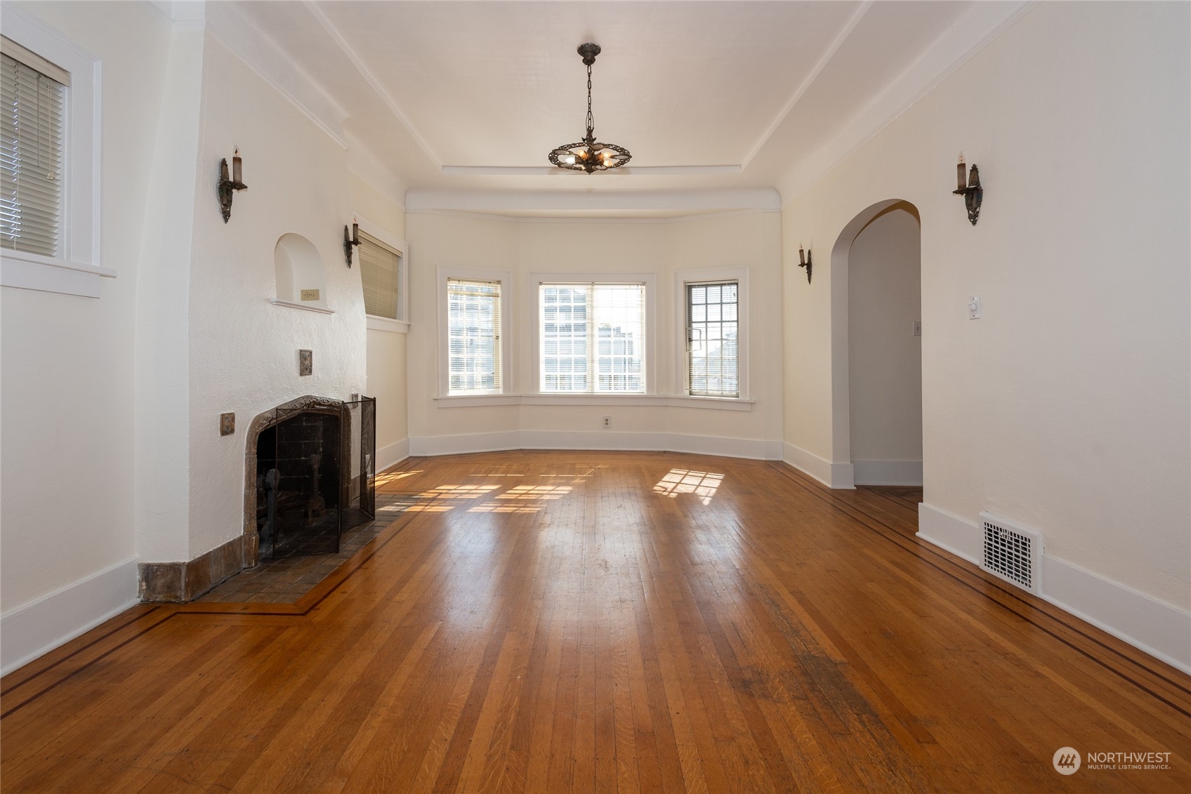 1712 North 40th Street Seattle, WA 98103 - Photo 3 of 36 Gallery Image 3