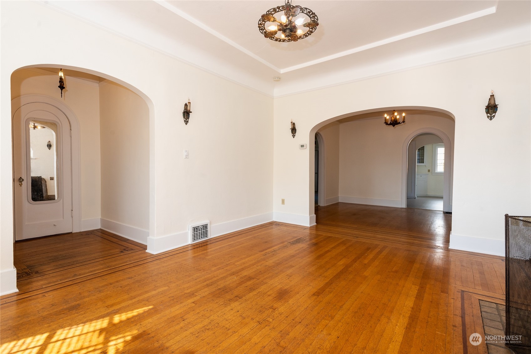 1712 North 40th Street Seattle, WA 98103 - Photo 4 of 36 Gallery Image 4