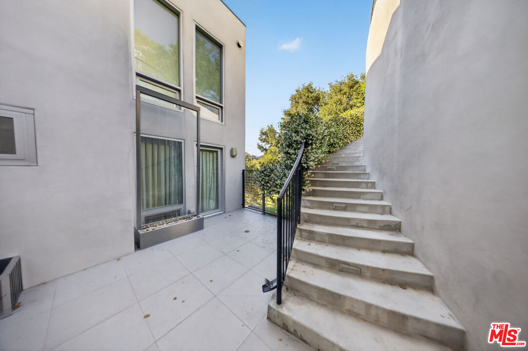 9716 Oak Pass Road Beverly Hills, CA 90210 - Photo 7 of 73