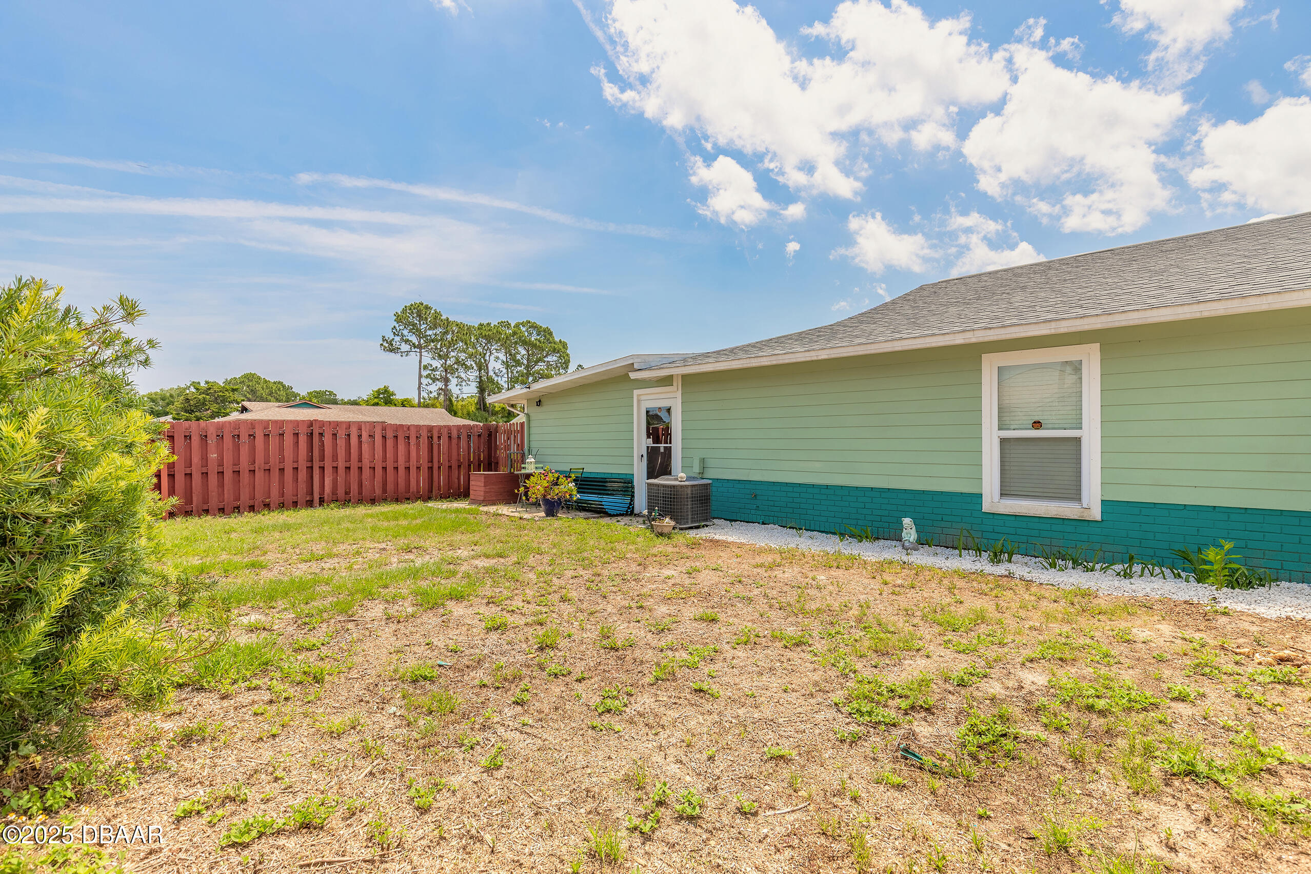 601 Sea Gull Court Edgewater, FL 32141 - Photo 21 of 25 a view of a backyard