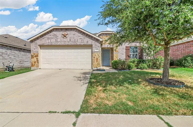 $2,195 | 1428 Abby Creek Drive, Little Elm, TX 75068