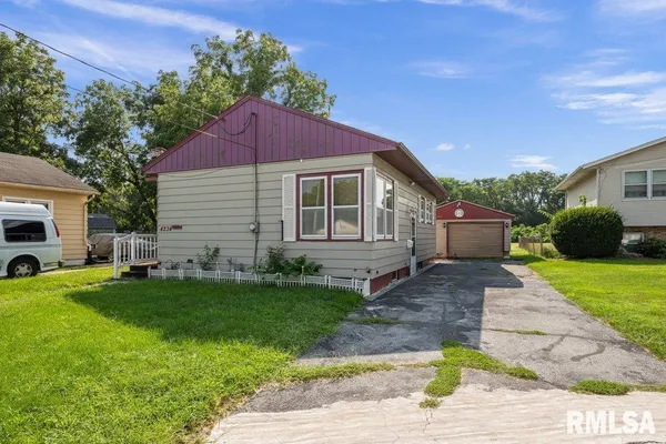 $90,000 | 4234 9th Street, Rock Island, IL 61201