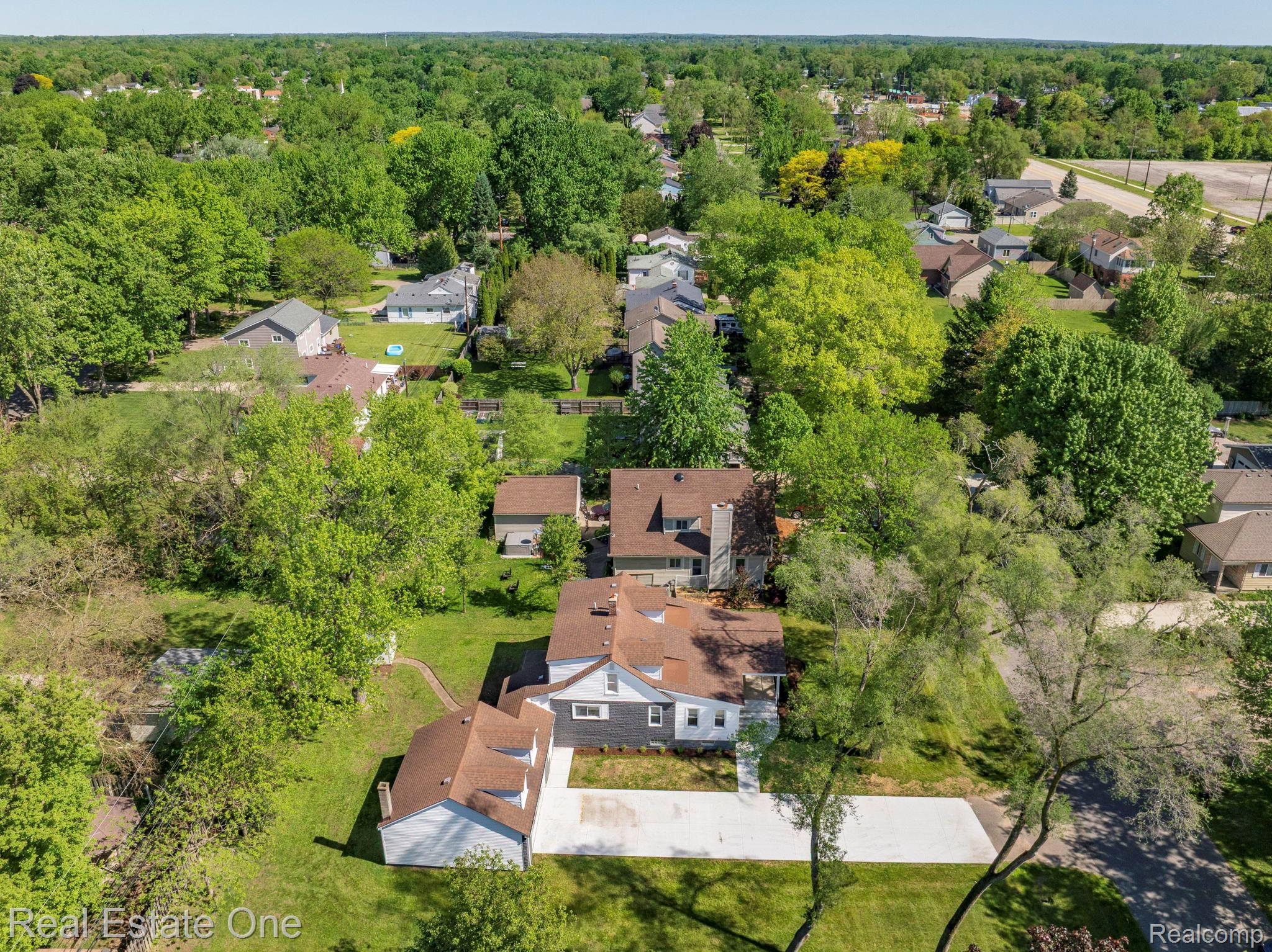 3200 Hessel Avenue Rochester, MI 48307 - Photo 29 of 32 Aerial perspective of suburban area