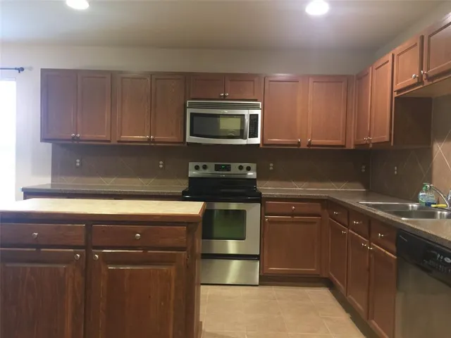 $2,600 | 10080 Morningside Drive, Frisco, TX 75035