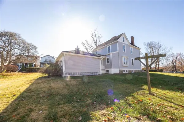 a house that has garden in front of it