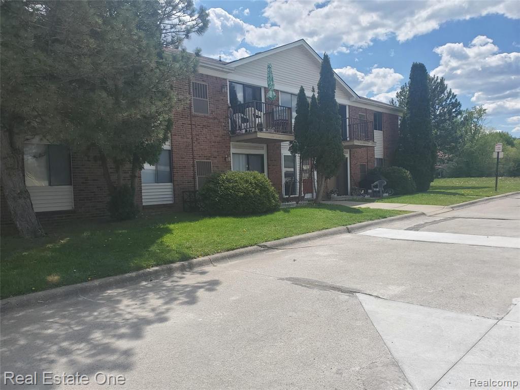 43284 Mound Road, Unit 407 Sterling Heights, MI 48314 - Photo 2 of 11