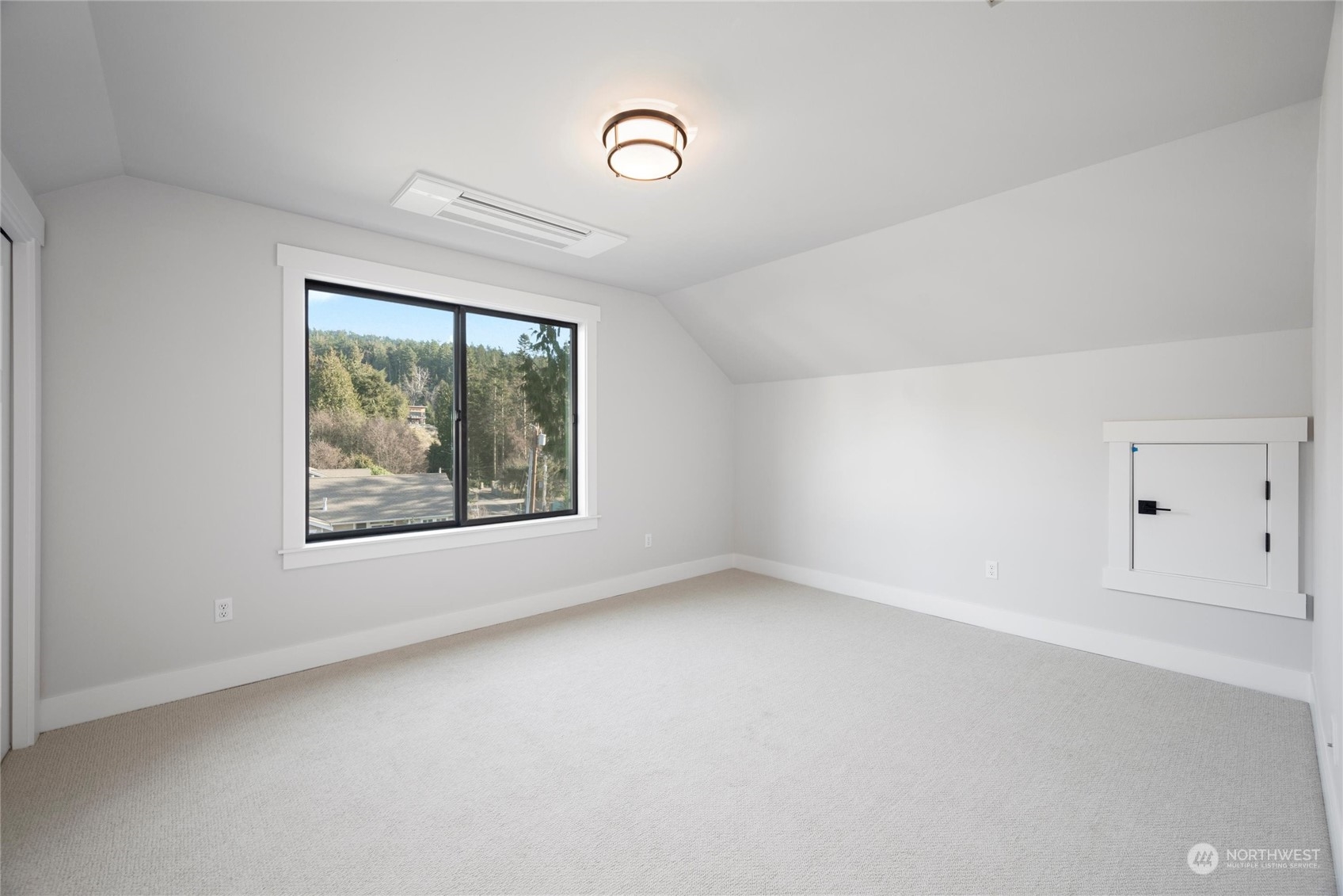 4614 Anaco Beach Road Anacortes, WA 98221 - Photo 10 of 40 Gallery Image 10