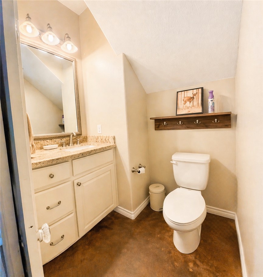 11810 Riley Green Road Franklin, TX 77856 - Photo 13 of 36 a bathroom with a toilet a sink and a mirror