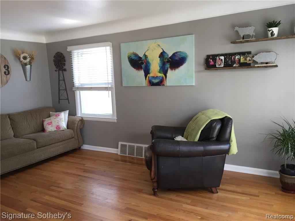 1069 Cambridge Road Berkley, MI 48072 - Photo 2 of 22