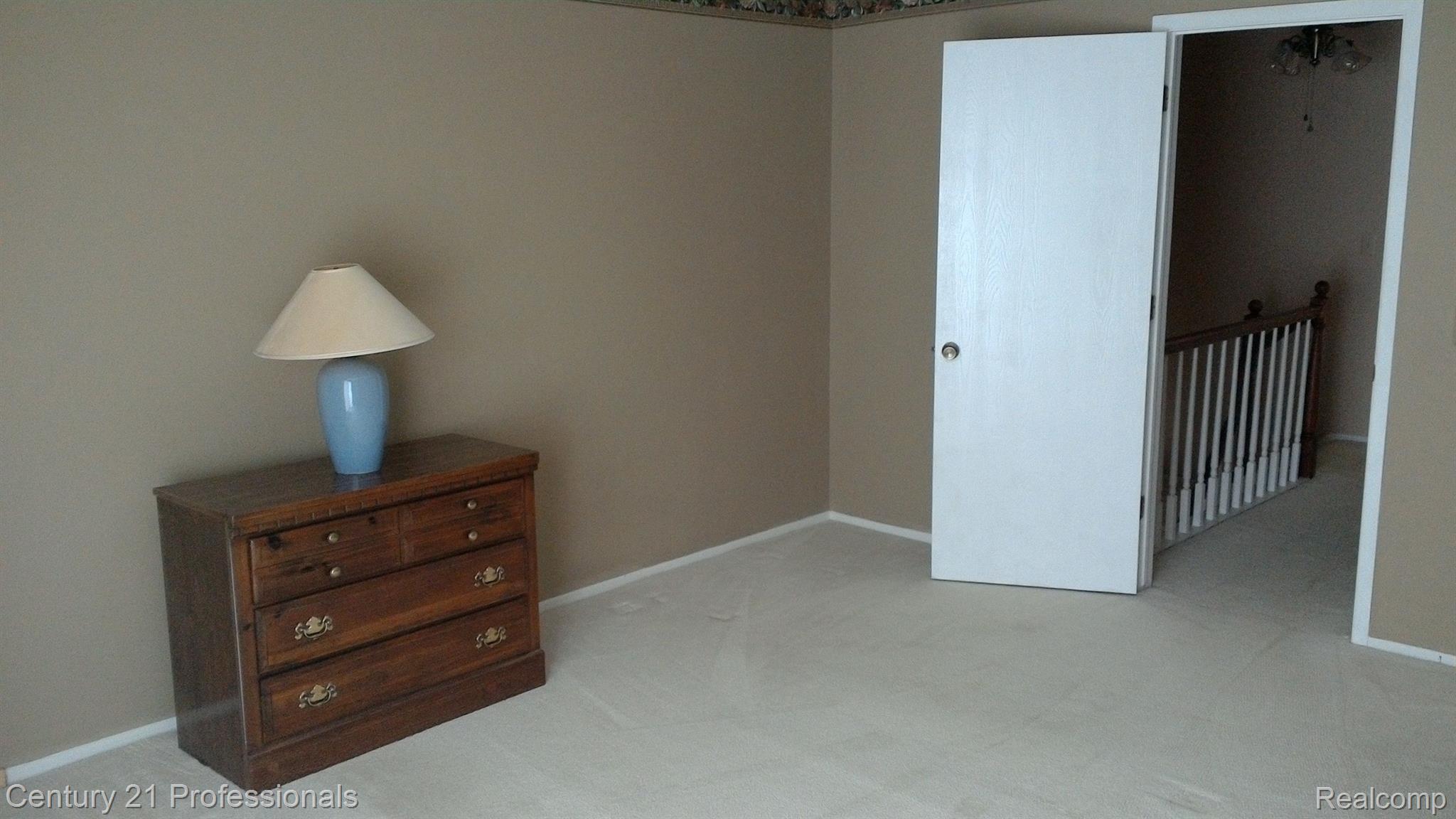 628 Tennyson Rochester, MI 48307 - Photo 19 of 32 Primary Bedroom