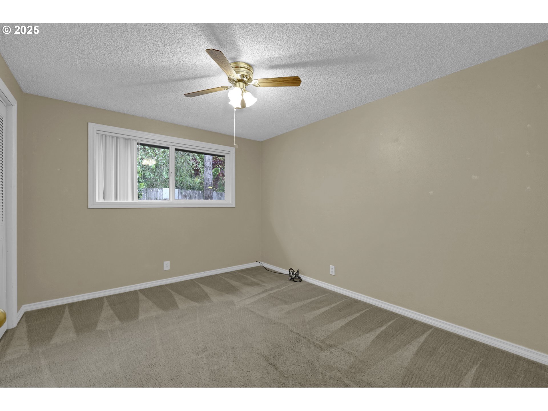 2315 19th Street Springfield, OR 97477 - Photo 17 of 30 a view of an empty room with a window