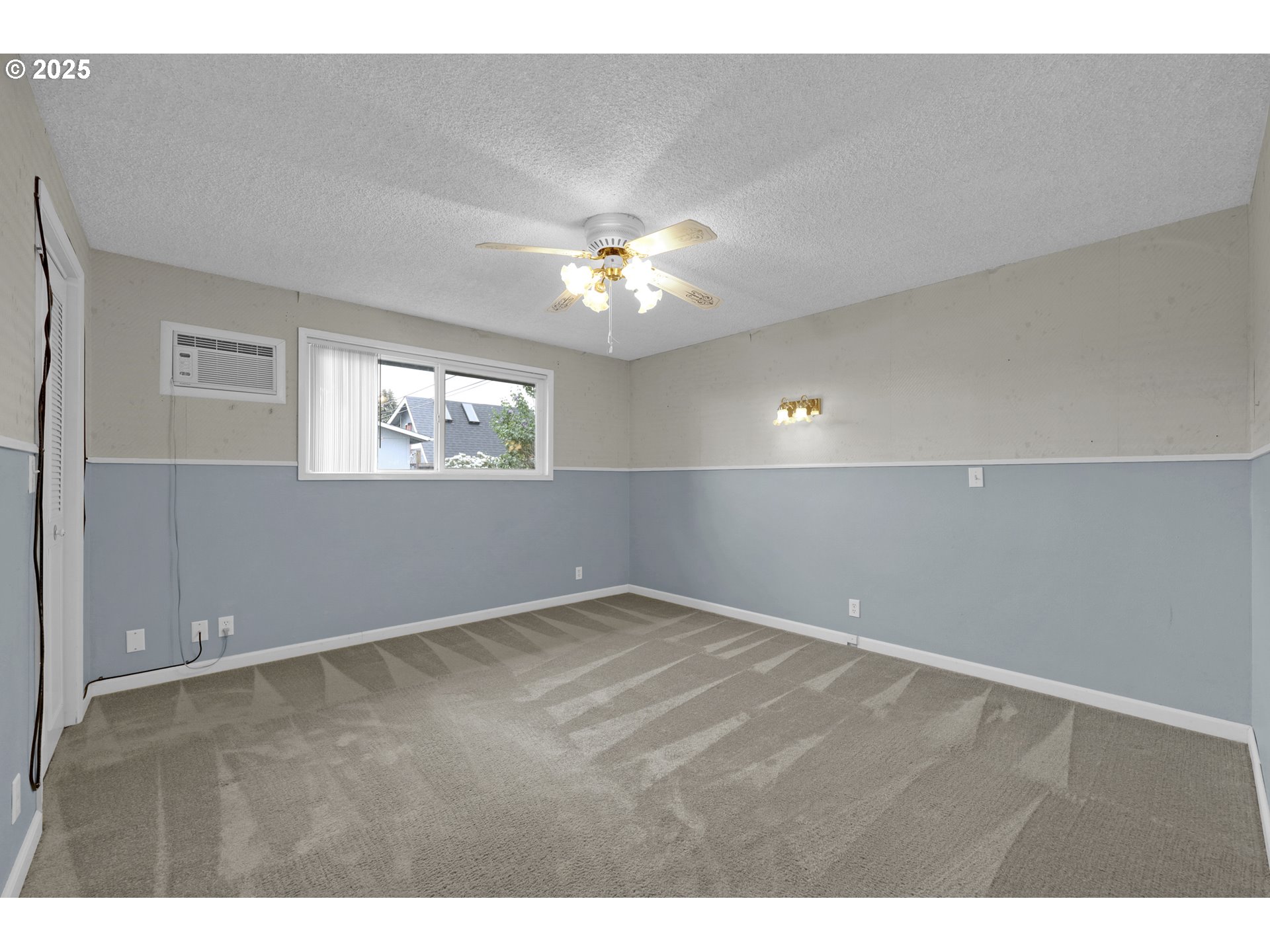 2315 19th Street Springfield, OR 97477 - Photo 19 of 30 a view of an empty room with a window