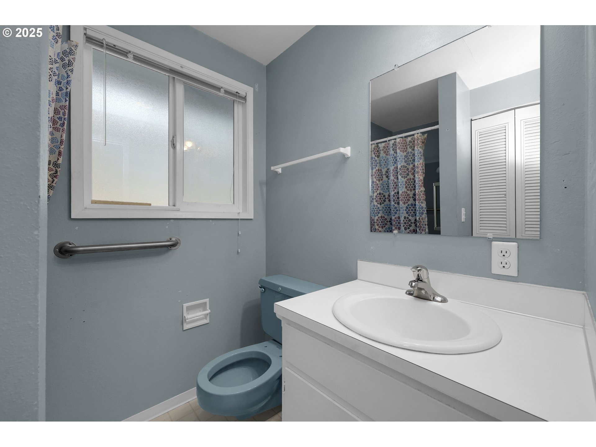 2315 19th Street Springfield, OR 97477 - Photo 21 of 30 a bathroom with a sink and mirror