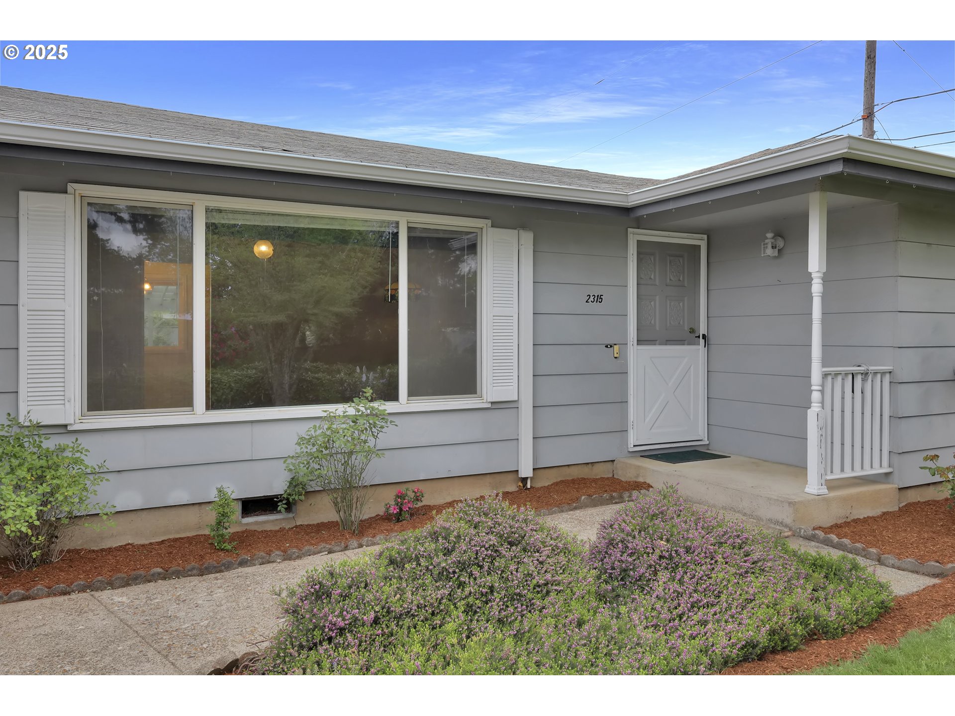 2315 19th Street Springfield, OR 97477 - Photo 3 of 30 a house view with a backyard space