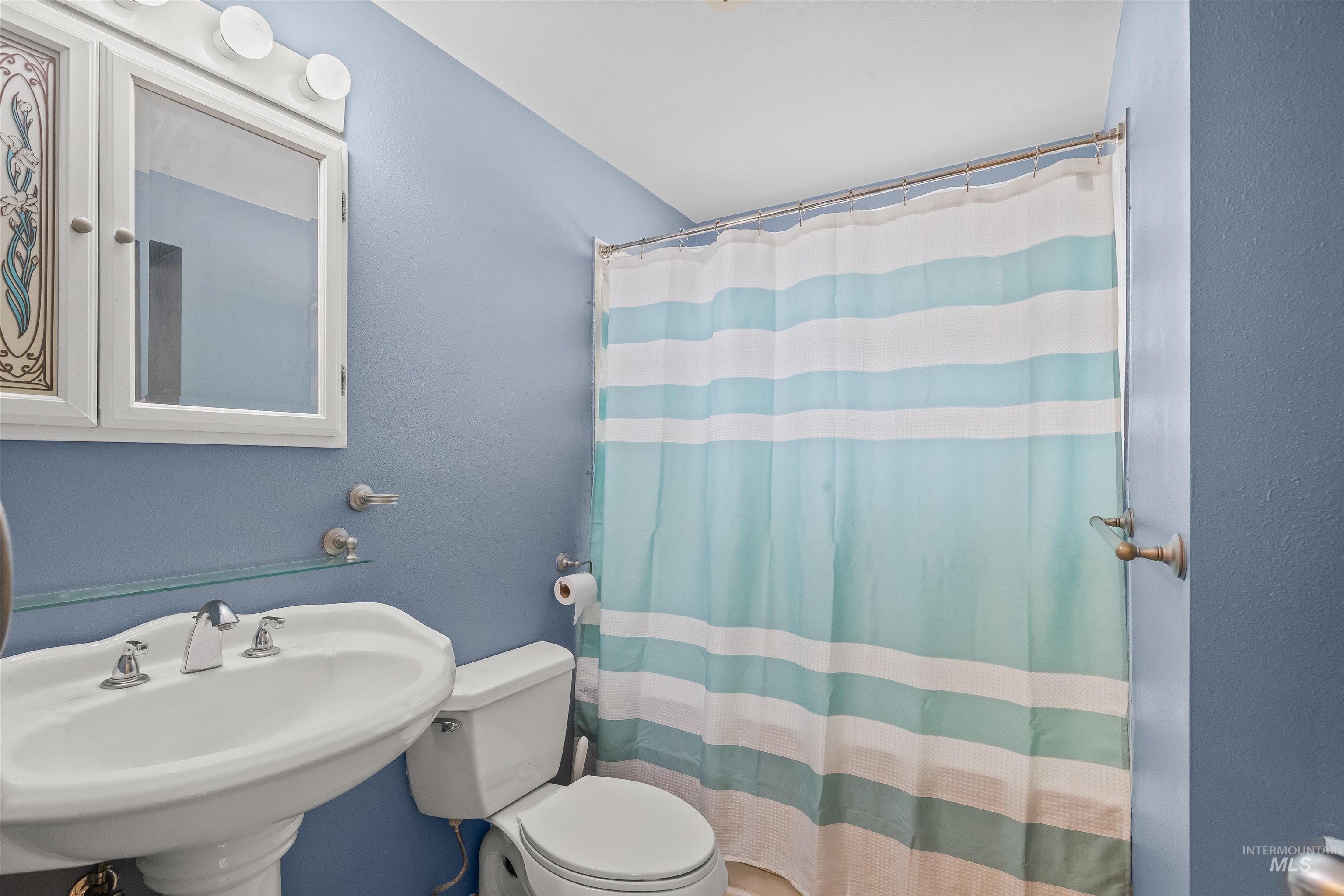 3620 18th Street Lewiston, ID 83501 - Photo 14 of 32 Bathroom featuring a pedestal sink with chrome faucet, a wall-mounted mirrored medicine cabinet, and overhead vanity lighting